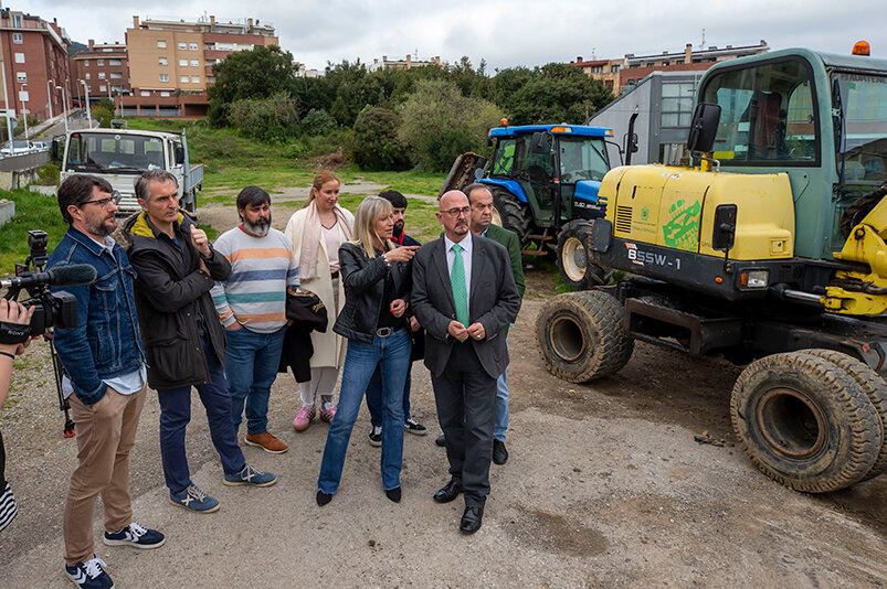 Visita al espacio donde se instalará el edificio (Foto: Gobierno de Cantabria)