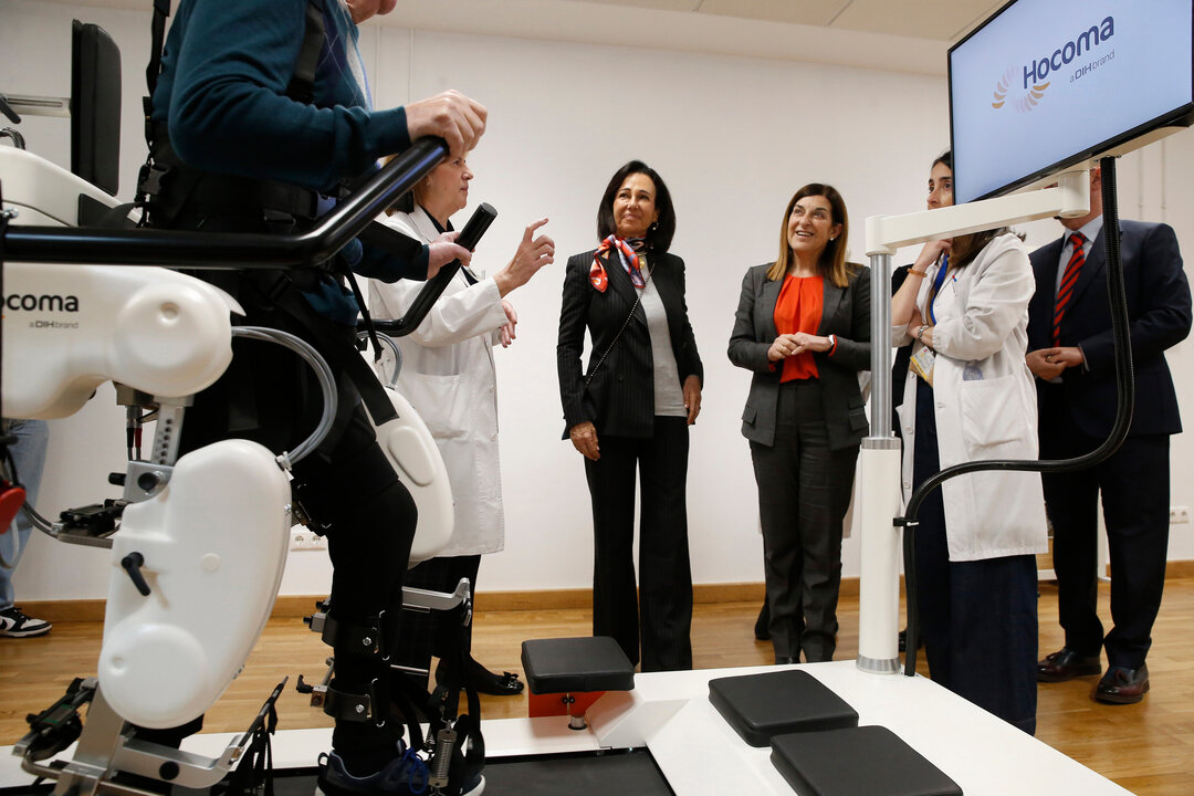 Presentación del exoesqueleto (Foto: Gobierno de Cantabria)