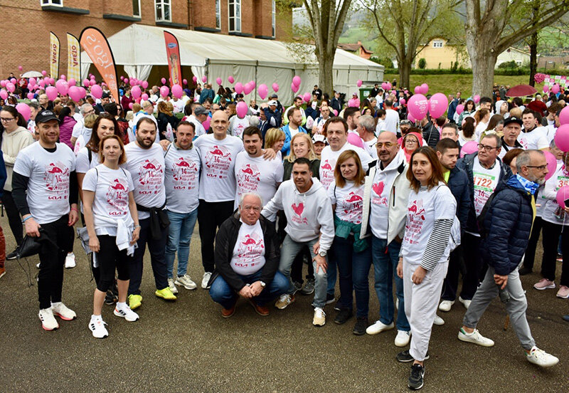 Autoridades y representantes de la Asociación en la marcha (Foto: Gobierno de Cantabria)