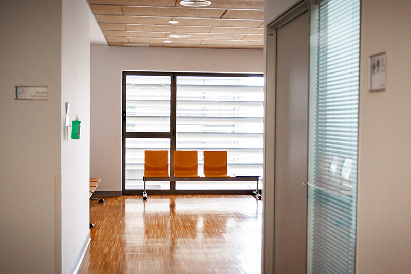 Sala de espera de Valdecilla (Foto: Medicina Cantabria)