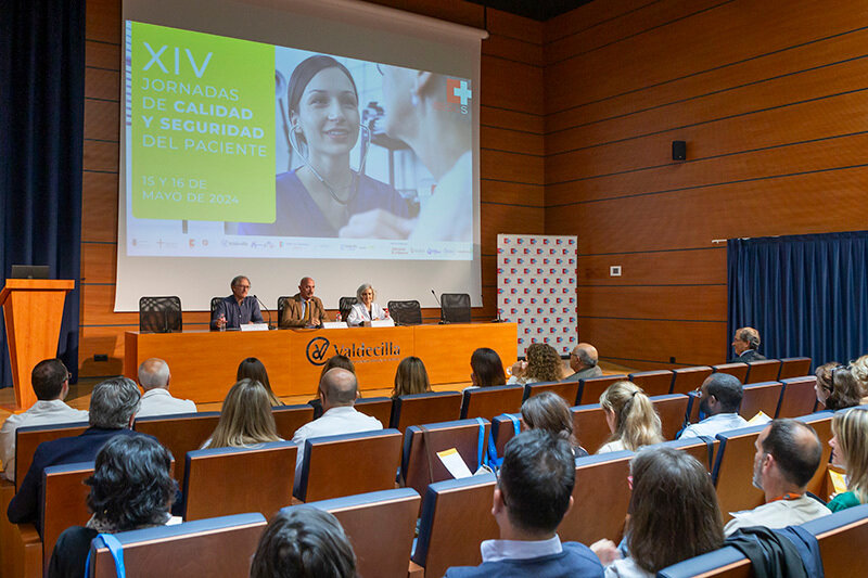 Autoridades en la apertura de la jornada (Foto: Gobierno de Cantabria)