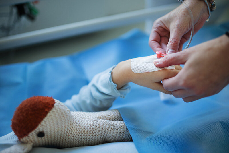 Medicamentos en pediatría (Foto: envato)